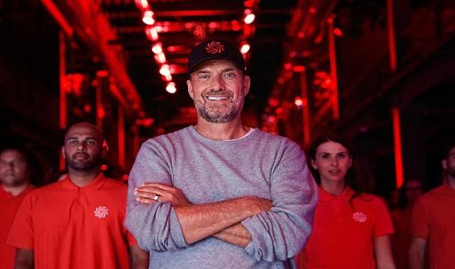 MediaMarkt’ın yeni kampanyasında Jürgen Klopp’tan yenilenmiş telefona destek!