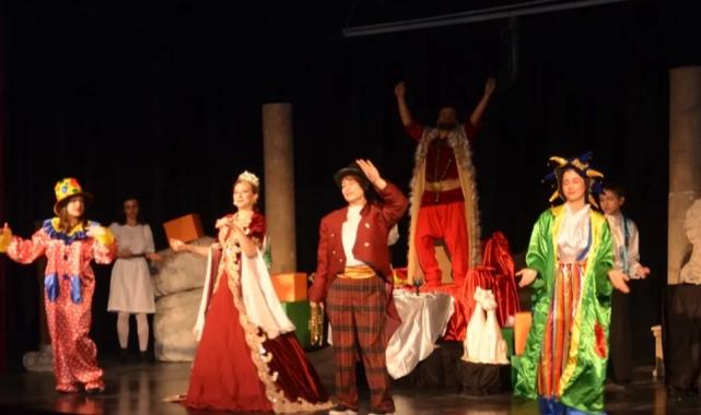 “Midas’ın Kulakları” tiyatrosu çocuklardan tam not aldı