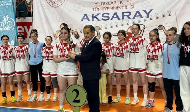 Mudanya’nın yıldız hentbolcuları Türkiye ikincisi oldu