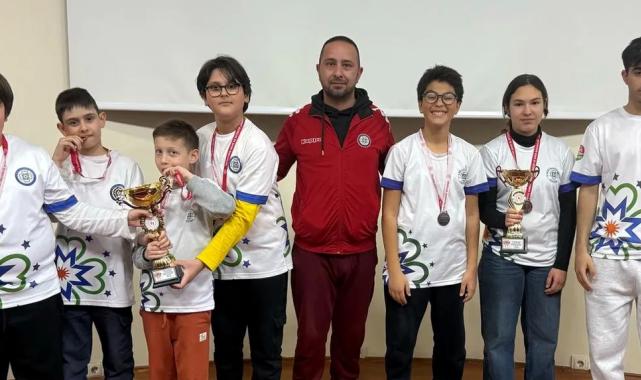 Muğlalı sporcularından satrançta çifte başarı