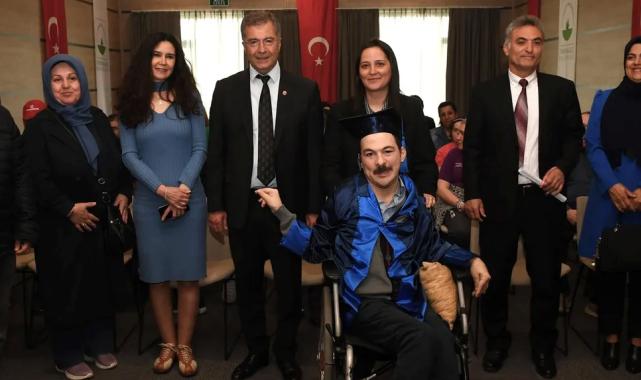 Okuma aşkı engel tanımadı