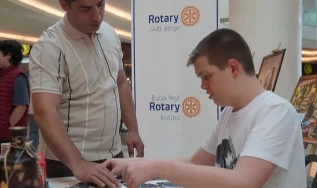 Otizmli Kerem’in yapboz sergisi Bursa’da sanatseverlerle buluştu