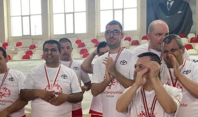 Özel çocuklar altın madalyaları Ayvalık’a getirdi