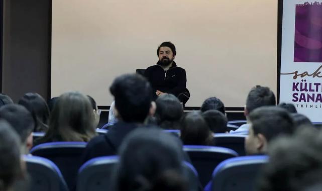 Sakarya’da yazar Yanık edebiyatsever gençlerle buluştu