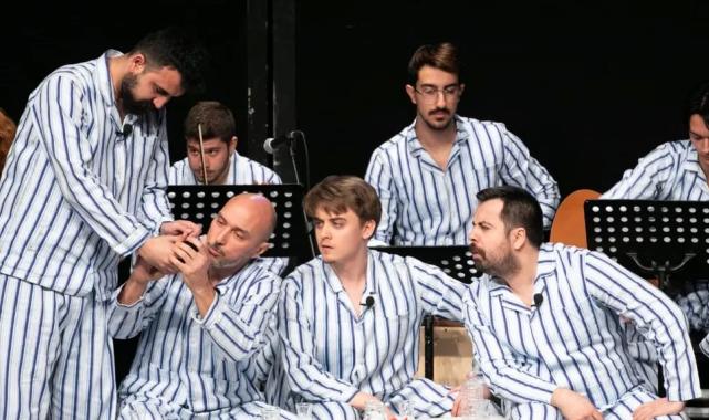 “Süleyman ve Öbürsüler” İzmirli tiyatroseverlerle buluştu