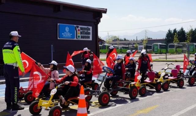 Trafik Eğitim Parkı’nda Türk bayrağıyla renkli kutlama