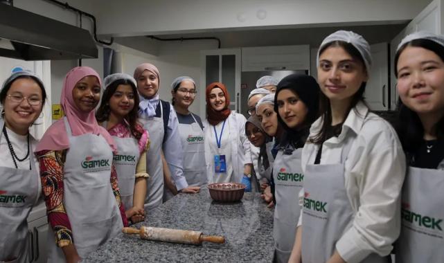 Uluslararası öğrenciler Türk mutfağını SAMEK’te öğrendiler