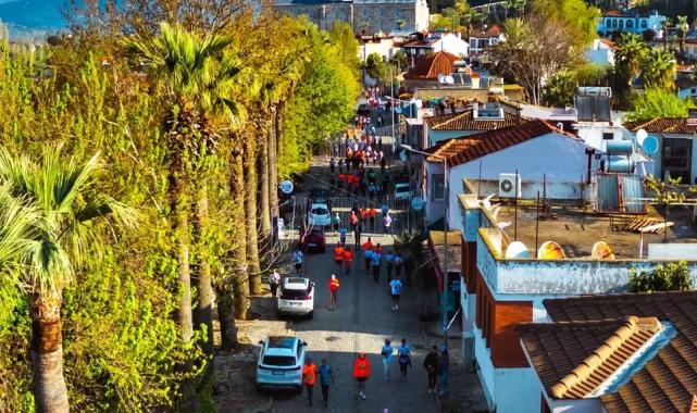 Yüzlerce sporcu İzmir Efes’te dünya mirasına koştu