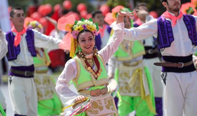 19 Mayıs coşkusu İzmir’i sardı