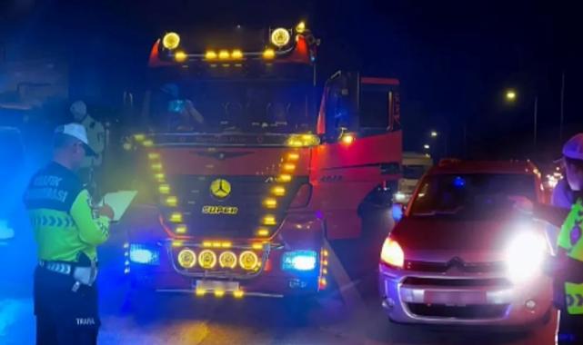 2025’te standart dışı far kullanan 26 bin 822 sürücüye ceza!