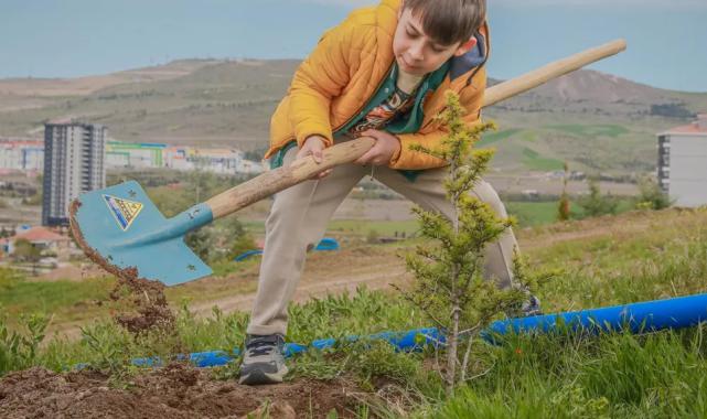 Ankara Keçiören’de minik eller toprakla buluştu