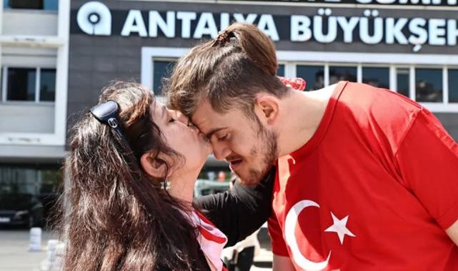 Antalya’da temsili askerlik yapacak engelli bireylere davullu-zurnalı uğurlama