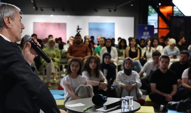 Başkan Alemdar Sakarya’da gençlerle koyu sohbette