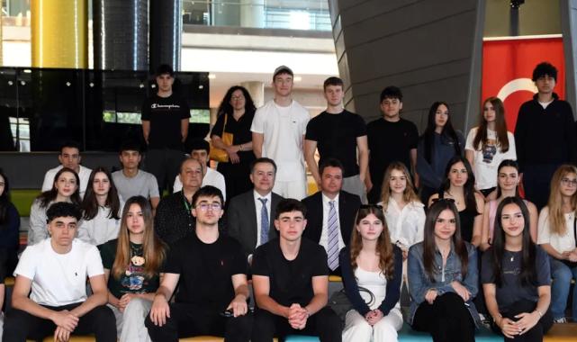 Başkan Aydın Robotik Eğitime destek veren gençlerle buluştu