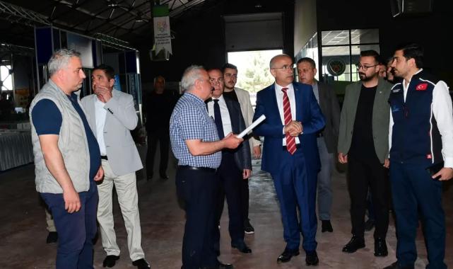 Başkan Er, 7. Malatya Yapı Dekorasyon fuar alanında incelemelerde bulundu