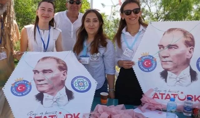 Bodrum’da Atatürk uçurtmaları gökyüzünü süsledi