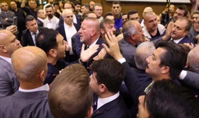 Bursa Büyükşehir Meclisi’nde gerginlik! Başkan Bozbey’den saldırıya kınama!