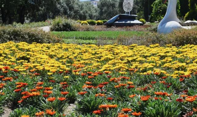 Bursa Osmangazi’nin her yeri çiçek kokuyor