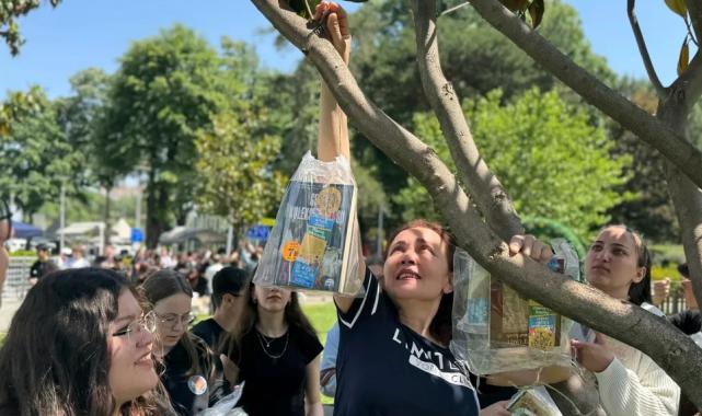 Bursa’da ağaçlar ‘kitap’ açtı!