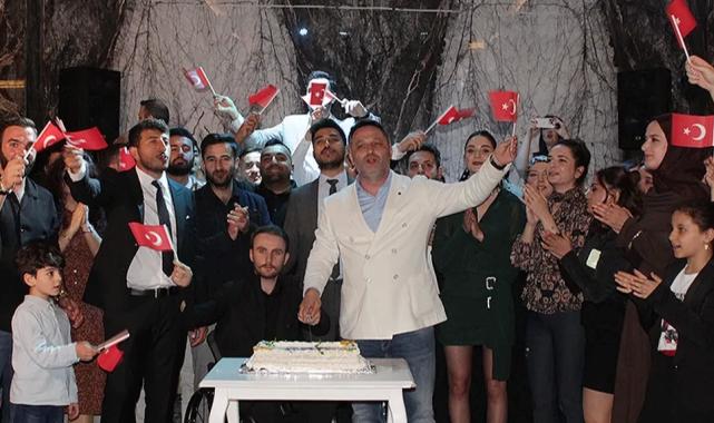 Bursa’da genç inşaat mühendislerinden 19 Mayıs coşkusu