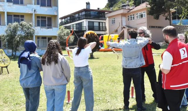 Bursa’da gençler bayram sevincini Kızılay Kampı’nda yaşadı