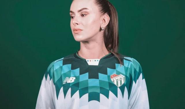 Bursaspor’un yeni sezon taraftar formaları ilgi görüyor