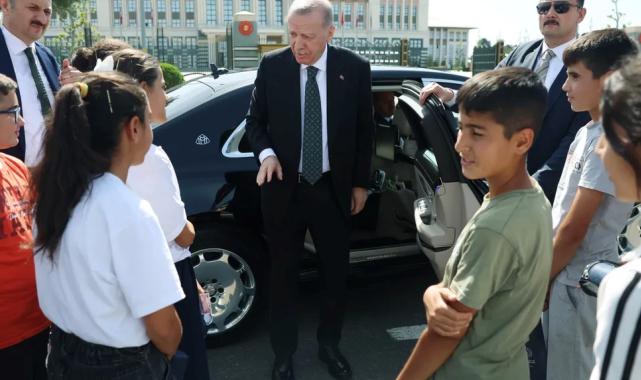 Cumhurbaşkanı Erdoğan, Adıyaman’dan gelen çocuklarla görüştü