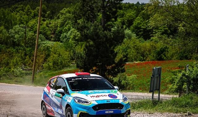 Engelli ralli pilotu Kübra aracını başarıdan başarıya sürüyor