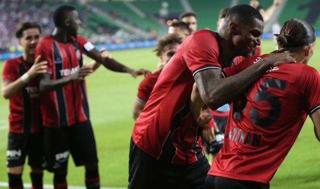 Fatih Karagümrük yeniden Süper Lig’de!