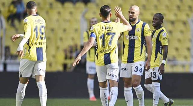 Fenerbahçe 2-1 Tümosan Konyaspor (Maç Sonucu) Fener ligi galibiyetle kapattı!