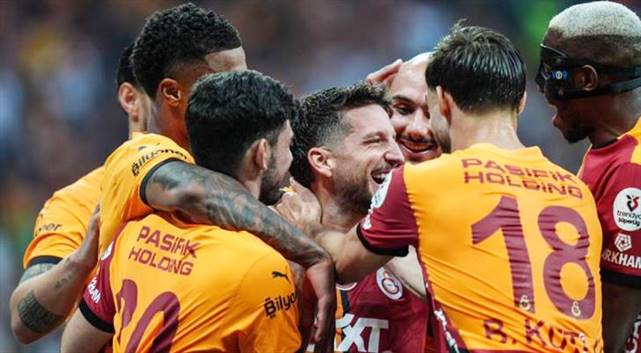 Galatasaray 2-0 Rams Başakşehir (Maç Sonucu) Şampiyon Cimbom Sezonu Galibiyetle Kapattı!