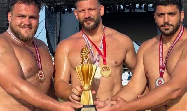 Gölcük Belediyespor pehlivanları başarıya doymuyor