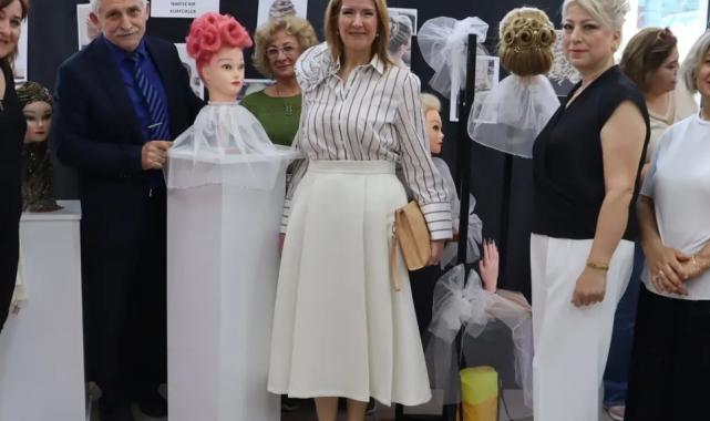 İZMEK’ten muhteşem defile ve yılsonu sergisi 