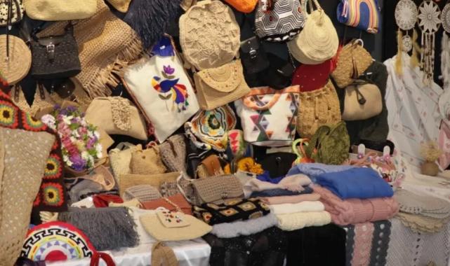 İZMEK’ten yılsonu sergisi ve defile şöleni