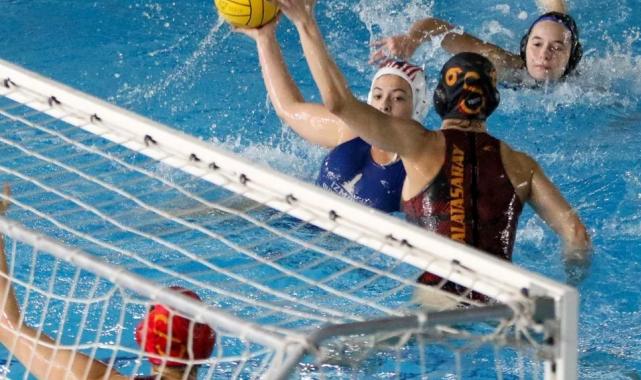 İzmir Büyükşehir sutopunda kupa yolunda