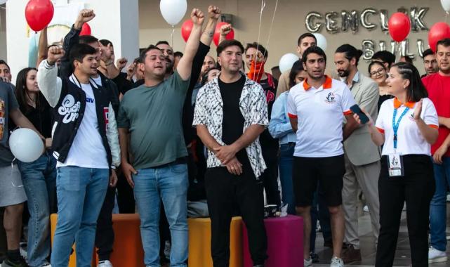 İzmir Güzelbahçe’de gençler yaza merhaba dedi