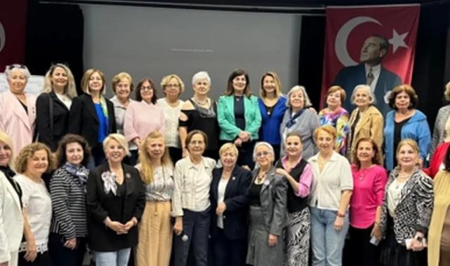 İzmir Kadın Kuruluşları Birliği’nde bayrak değişimi