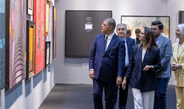 İzmir Sanat ve Antika Fuarı kapılarını açtı