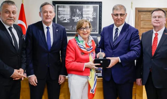 İzmir’de anlamlı bir buluşma gerçekleşti