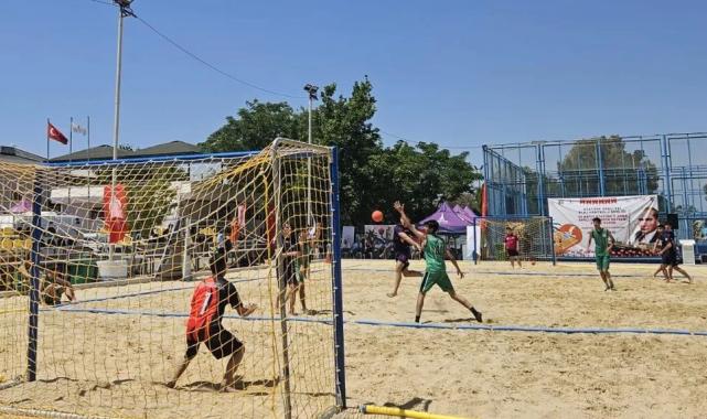 İzmir’de Atatürk’ün gençleri Büyükşehir’in şenliğinde buluştu