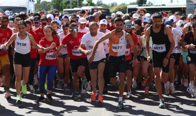 İzmir’de Cumhuriyet ve Bağımsızlık adına koştular