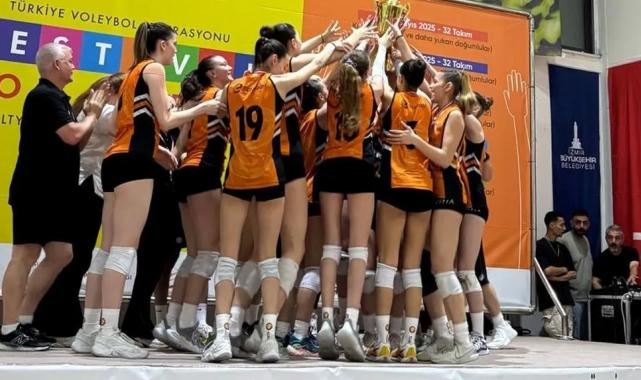 İzmir’de ‘Festival Voleybol’da ilk ödüller verildi