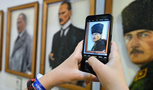 İzmir’de sanat ve antika fuarına yoğun ilgi