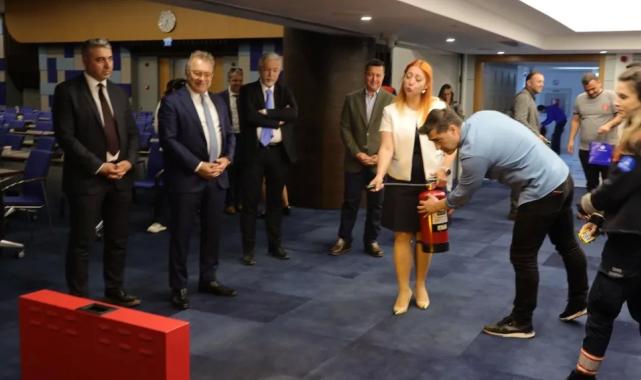 İzmir’de turizm işletmeleri afet güvenliği için bir araya geldi