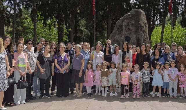 İzmirli annelere en özel kutlama