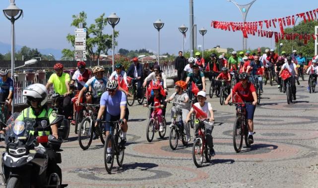 İzmit’te pedallar 19 Mayıs için çevrildi