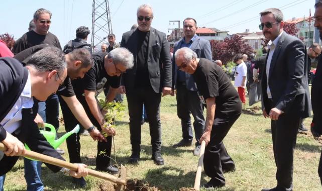 İzmit’te Prof. Dr. Ümit Özdağ Hatıra Ormanı