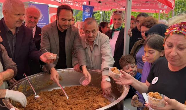 Kapanca’da İzmitlilere un helvası ikramı