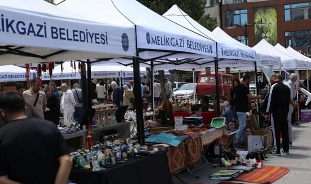 Kayseri Melikgazi Antika Pazarı’na yoğun ilgi