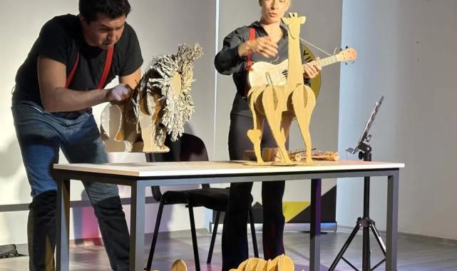 ‘Kendini Arayan Zürafa’ yollarda